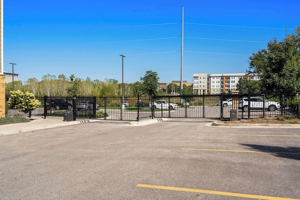 WaterWalk Extended Stay by Wyndham Kansas City - Overland Pk 46/61