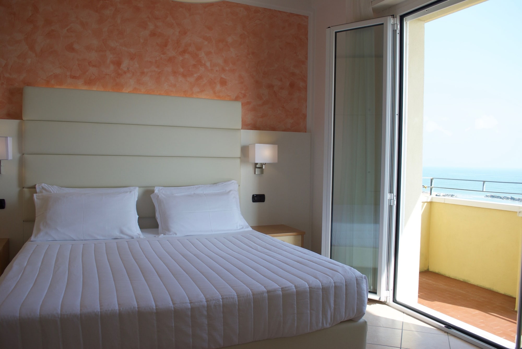 ROOM, QUADRUPLE, SEA VIEW