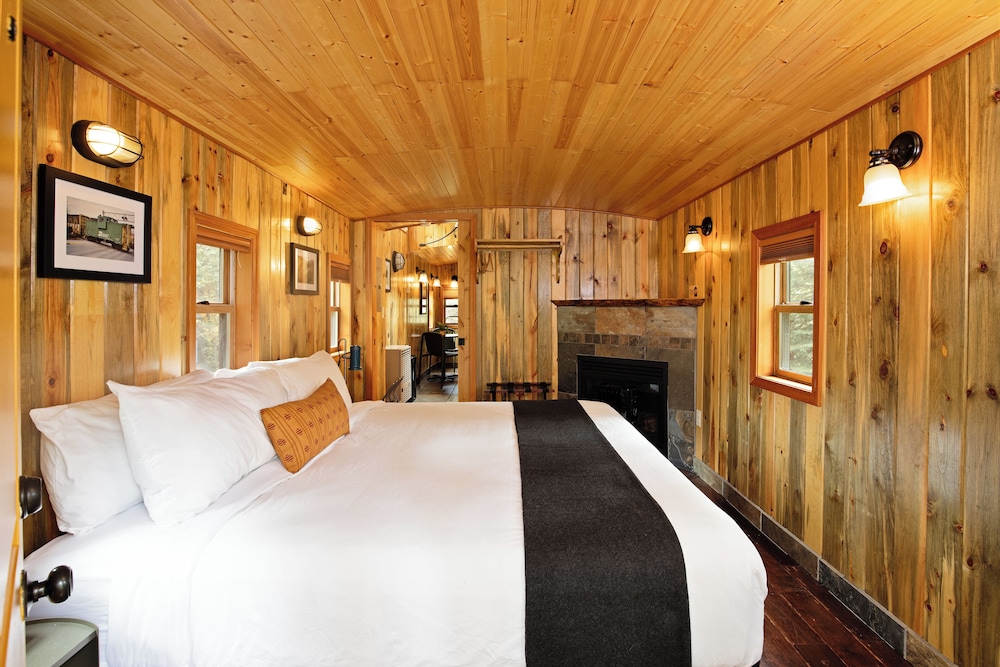 Loge Glacier National Park 15/50