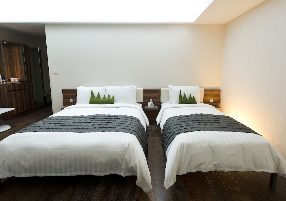 Metro Hotel Myeongdong 29/71