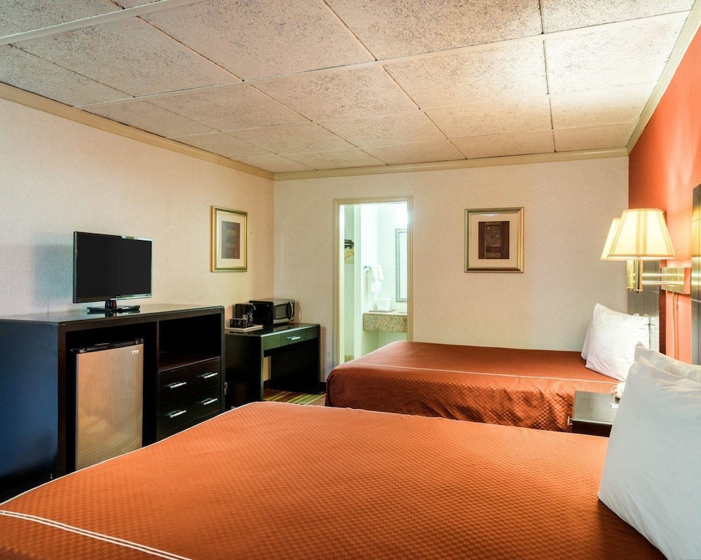 Rodeway Inn Newark - University Area 15/24