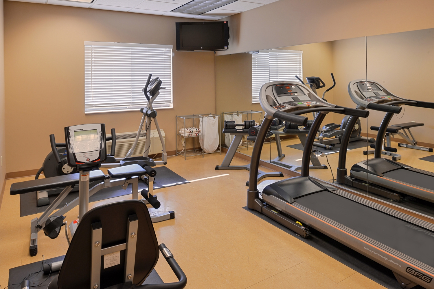 Country Hearth Inn & Suites Edwardsville St. Louis 36/51