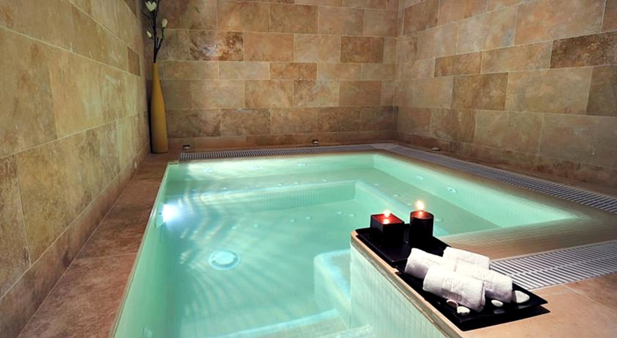 swimming pool spa