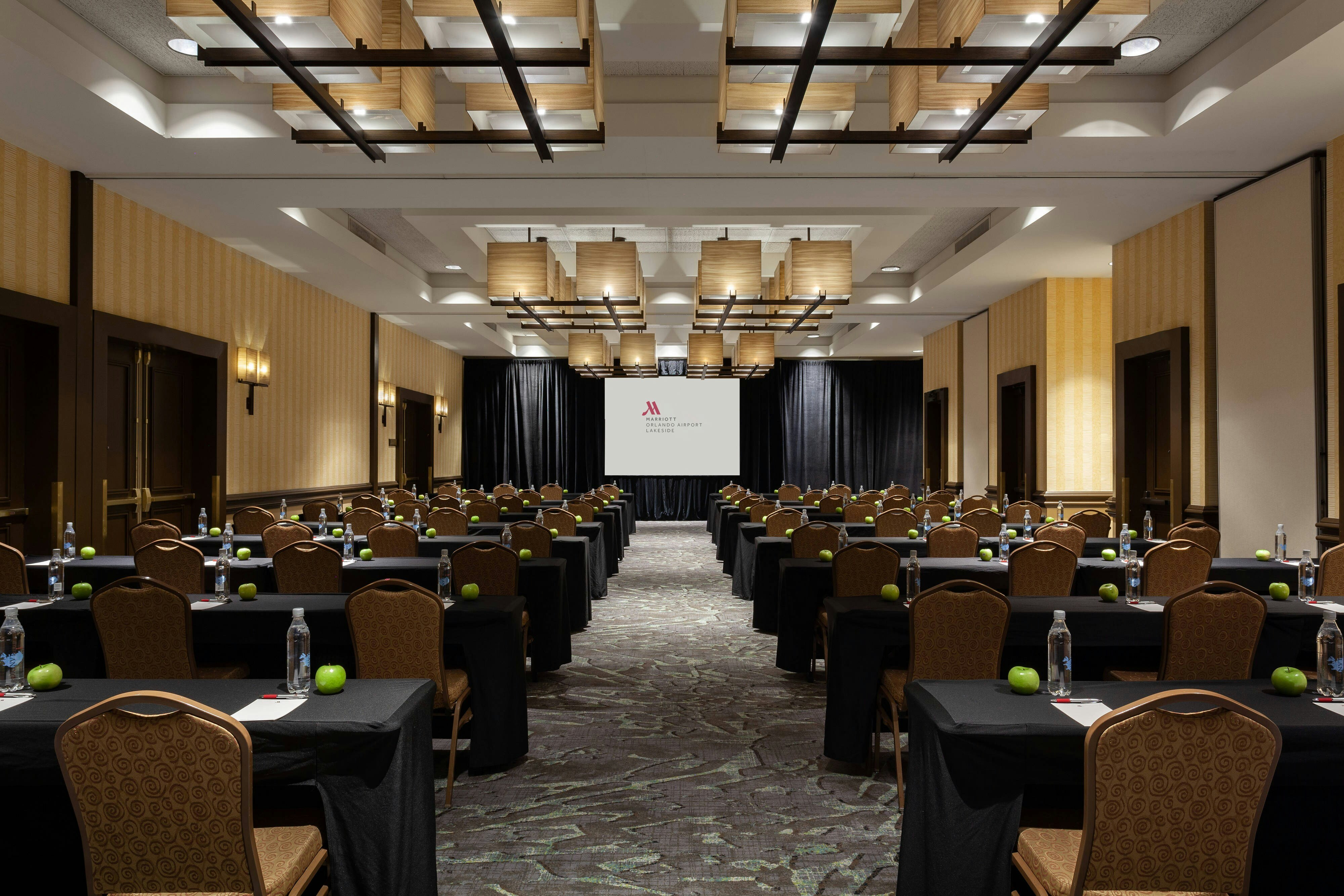 Orlando Airport Marriott Lakeside 46/58