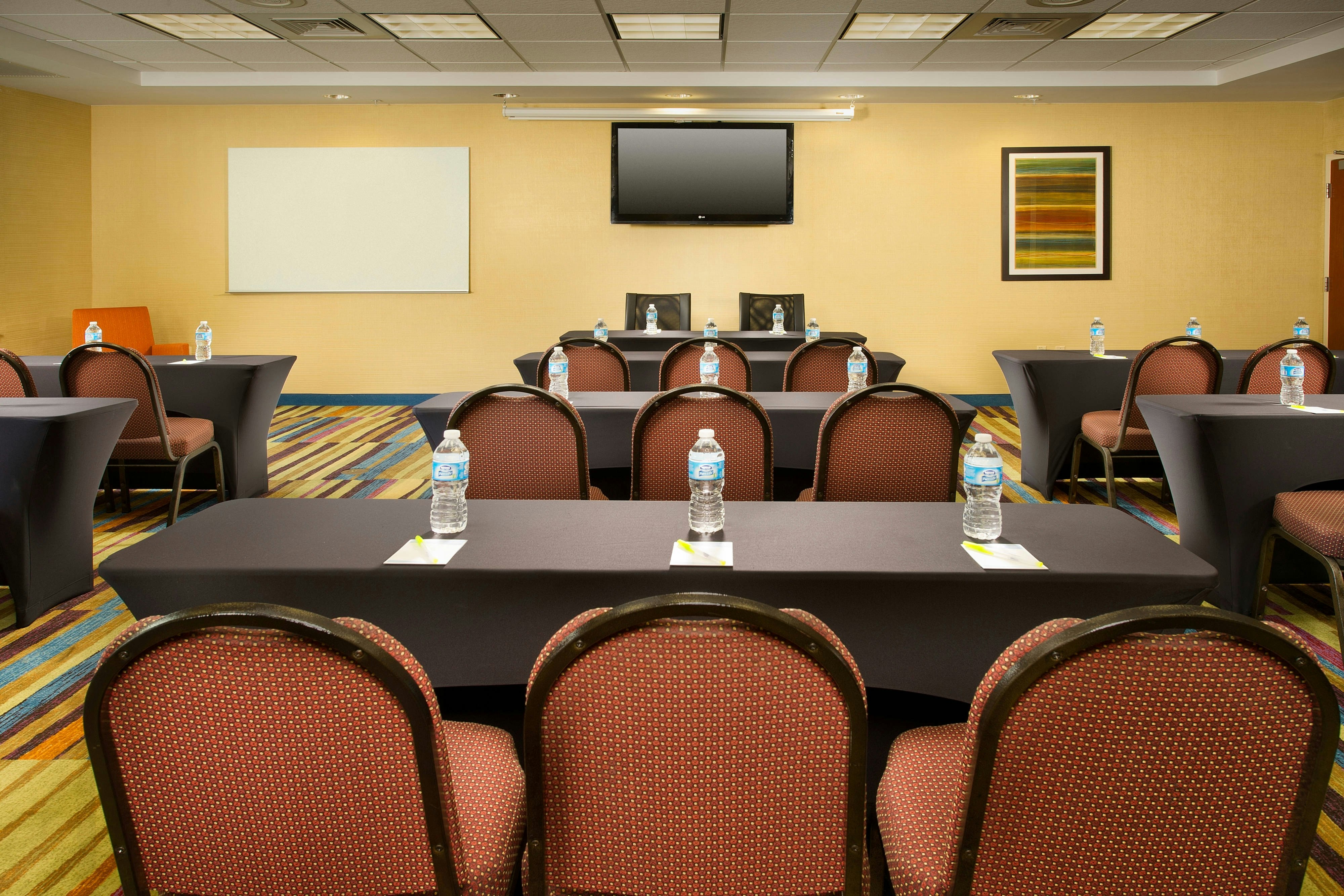 Fairfield Inn & Suites By Marriott Marshall 13/14