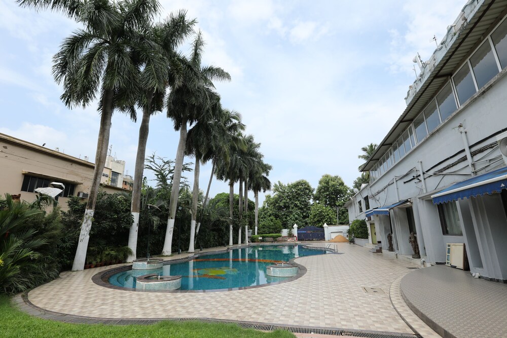 The New Marrion Hotel 41/44