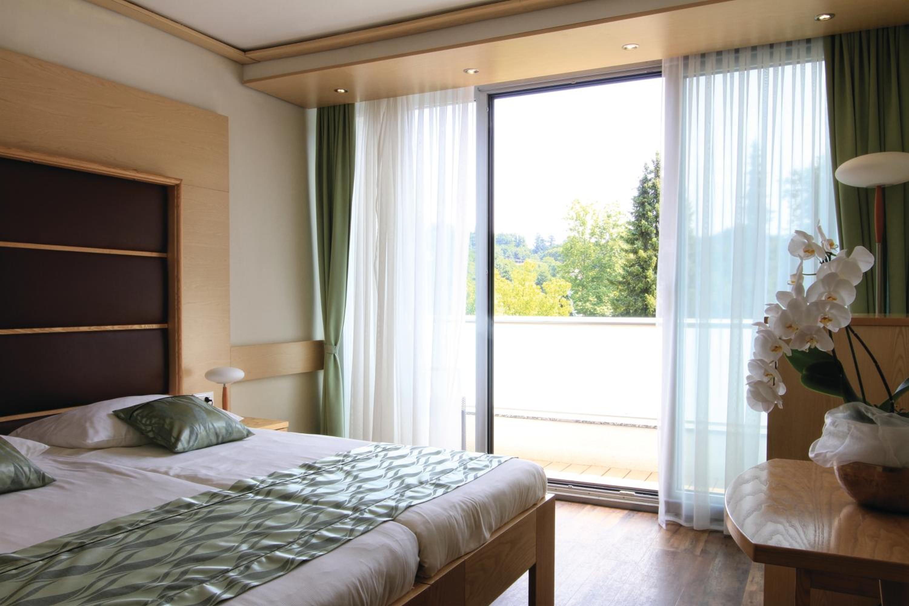 Room, Double Bed, Mountain View