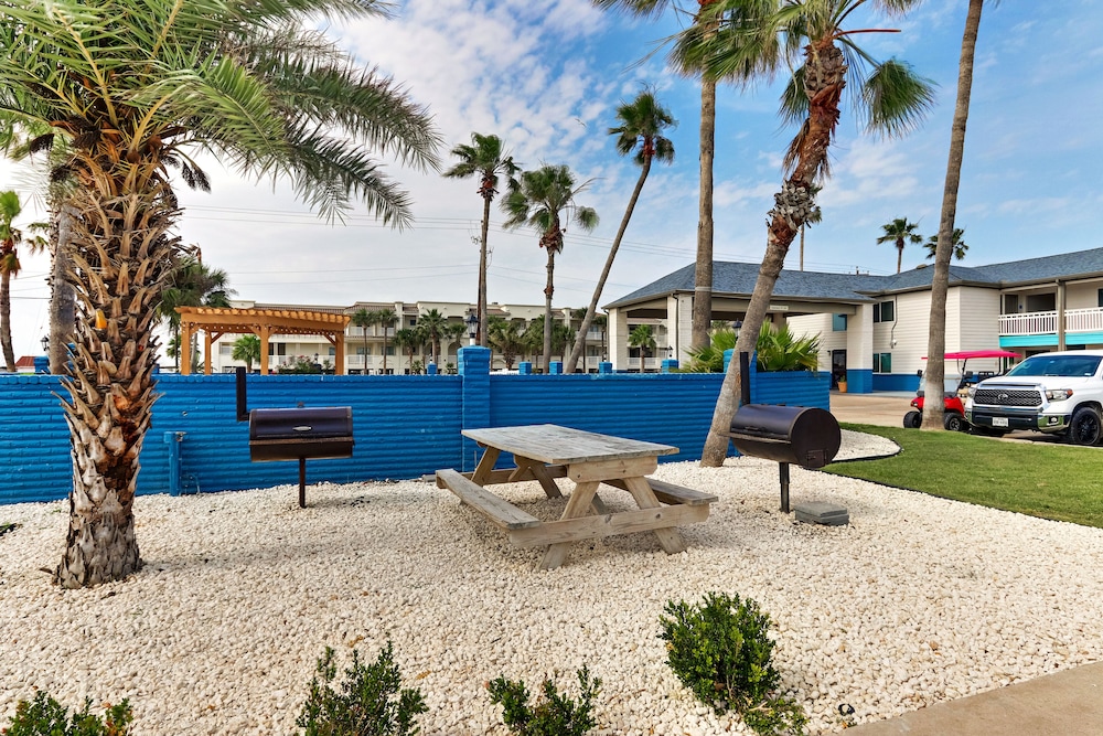 Captain Apos S Quarters Inn 64/69