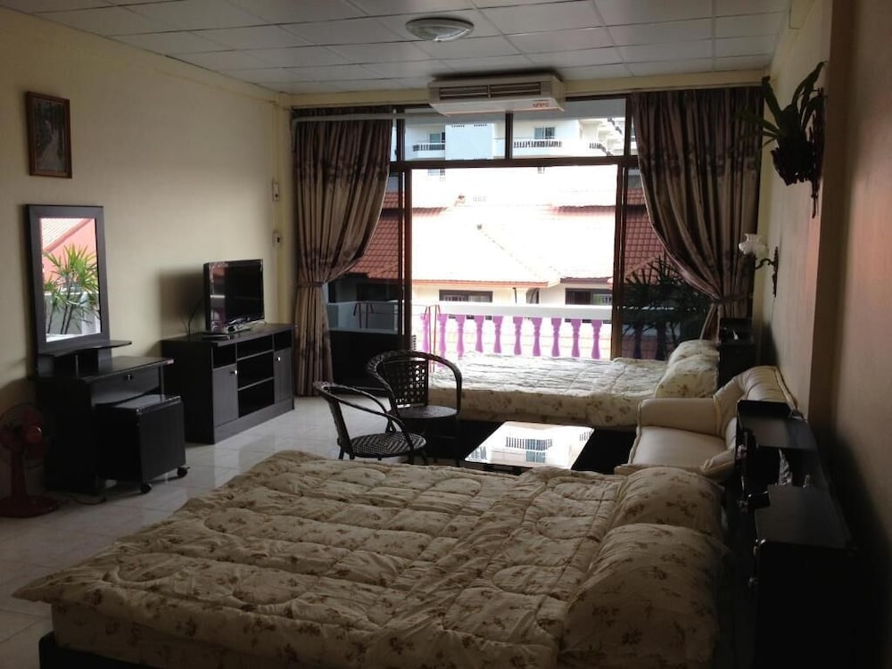 Artem's Guesthouse 22/39