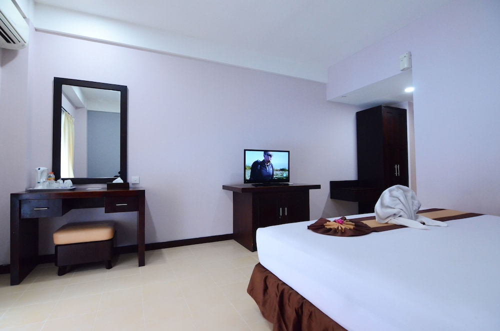 The Grand Santhi Hotel 18/69
