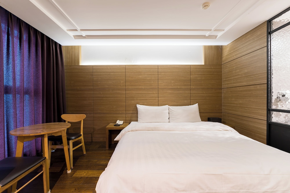 DELUXE, DOUBLE BED