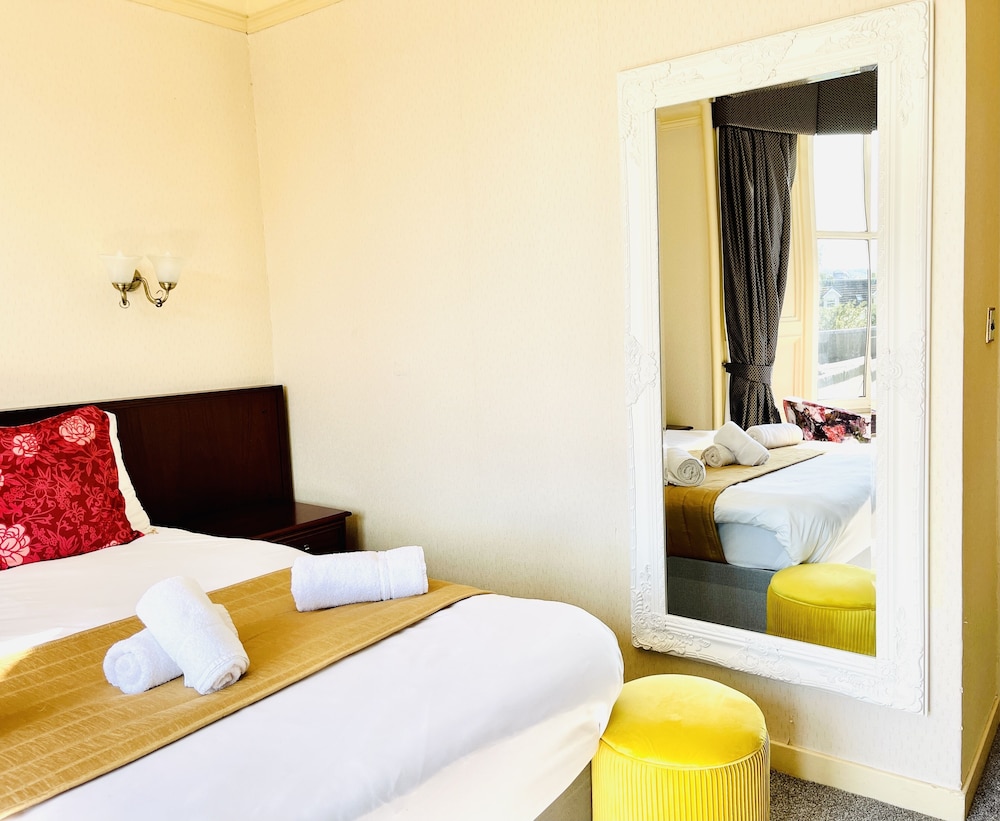 Lovat Hotel 3/42