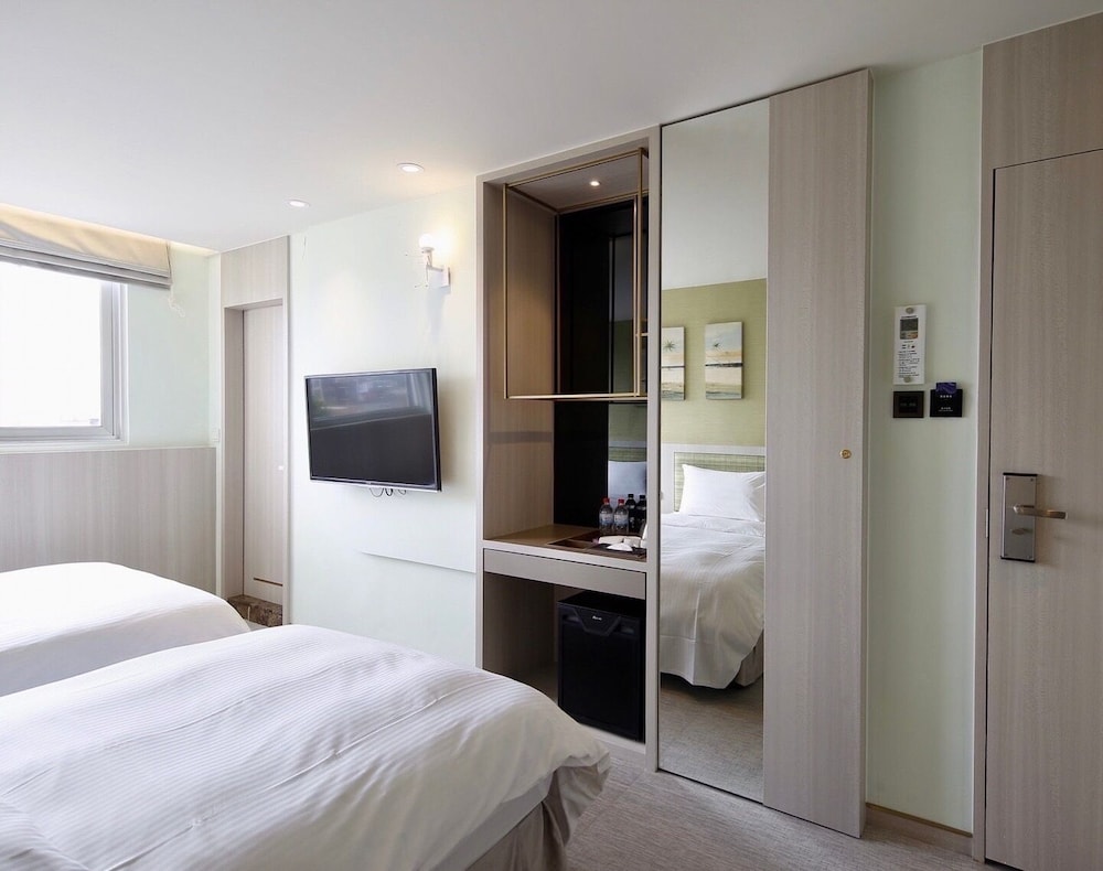 Haifu Hotel And Suites 26/65
