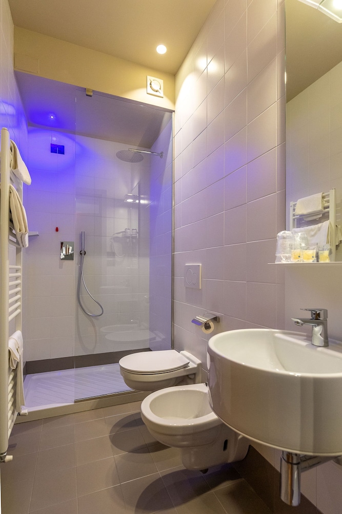 Hotel Moderno Assisi 49/50