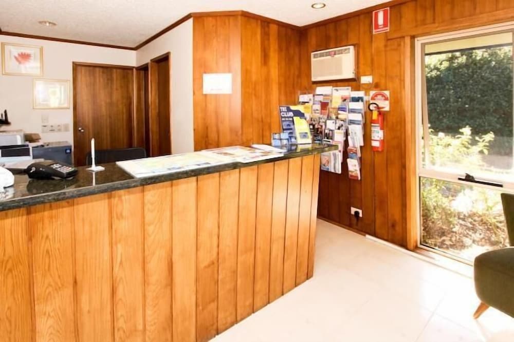 Blue Whale Motor Inn and Apartments 2/55