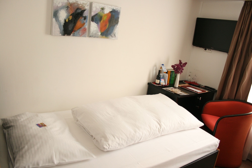 HOTEL GRAFRATHER HOF 19/49