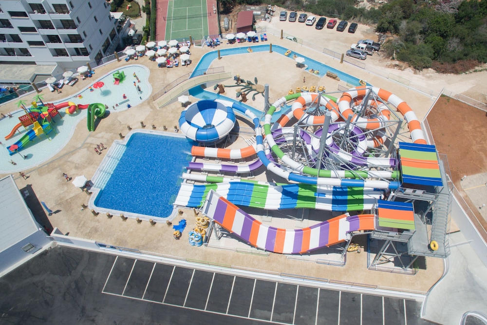 TOFINIS HOTEL 48/54