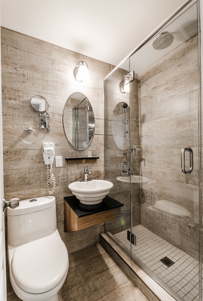 Olux Hotel Motel Suites 66/71
