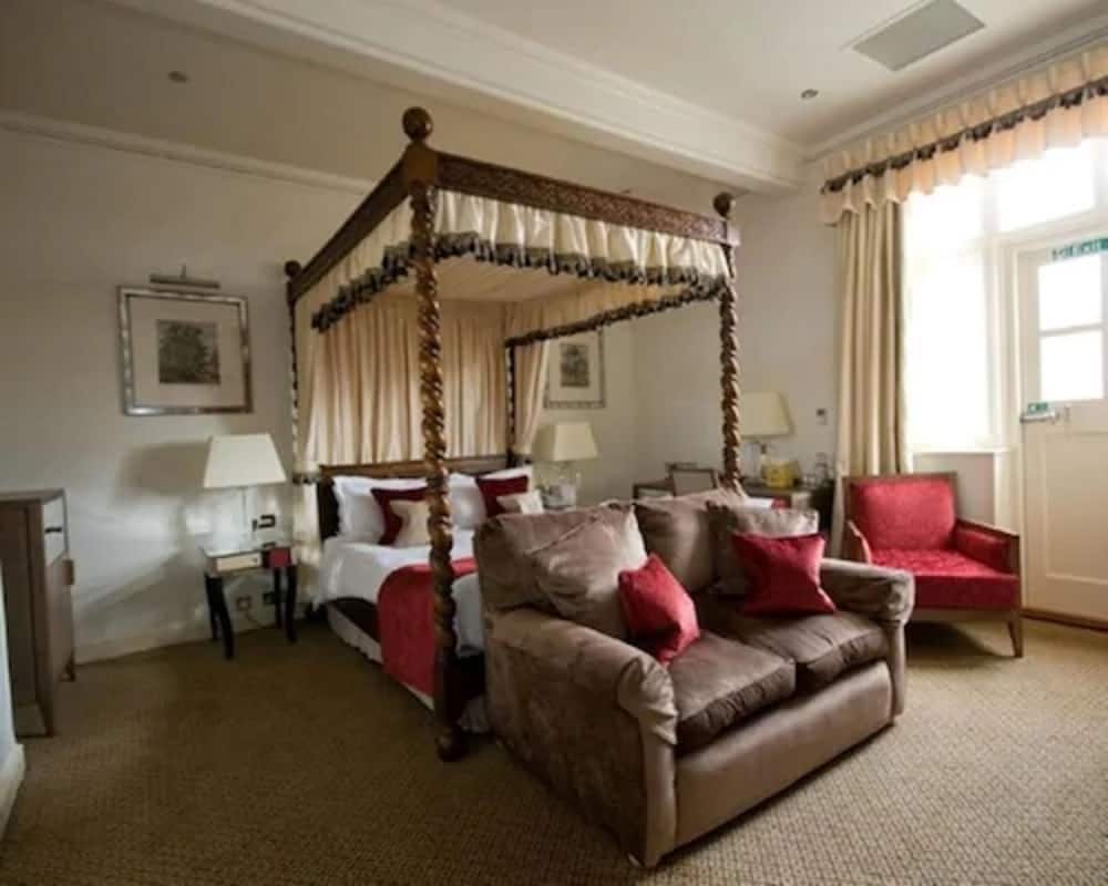 Careys Manor & Senspa 42/55
