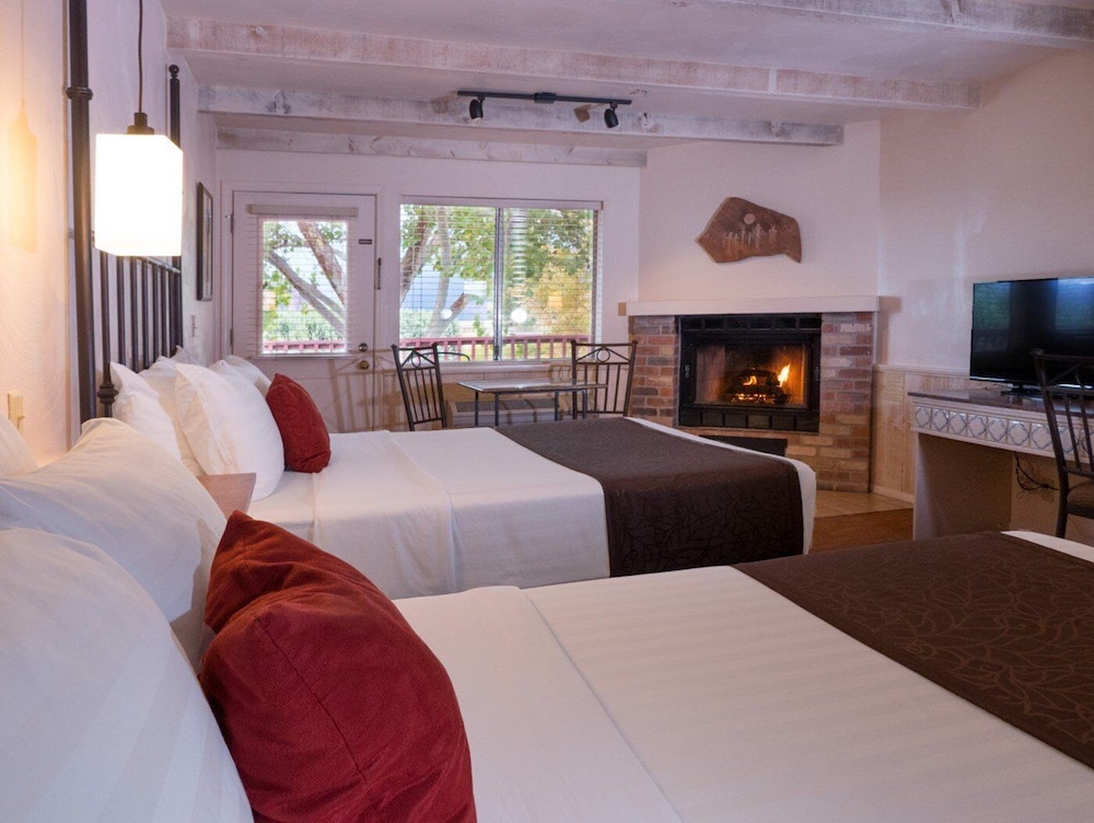 Sky Ranch Lodge 21/44