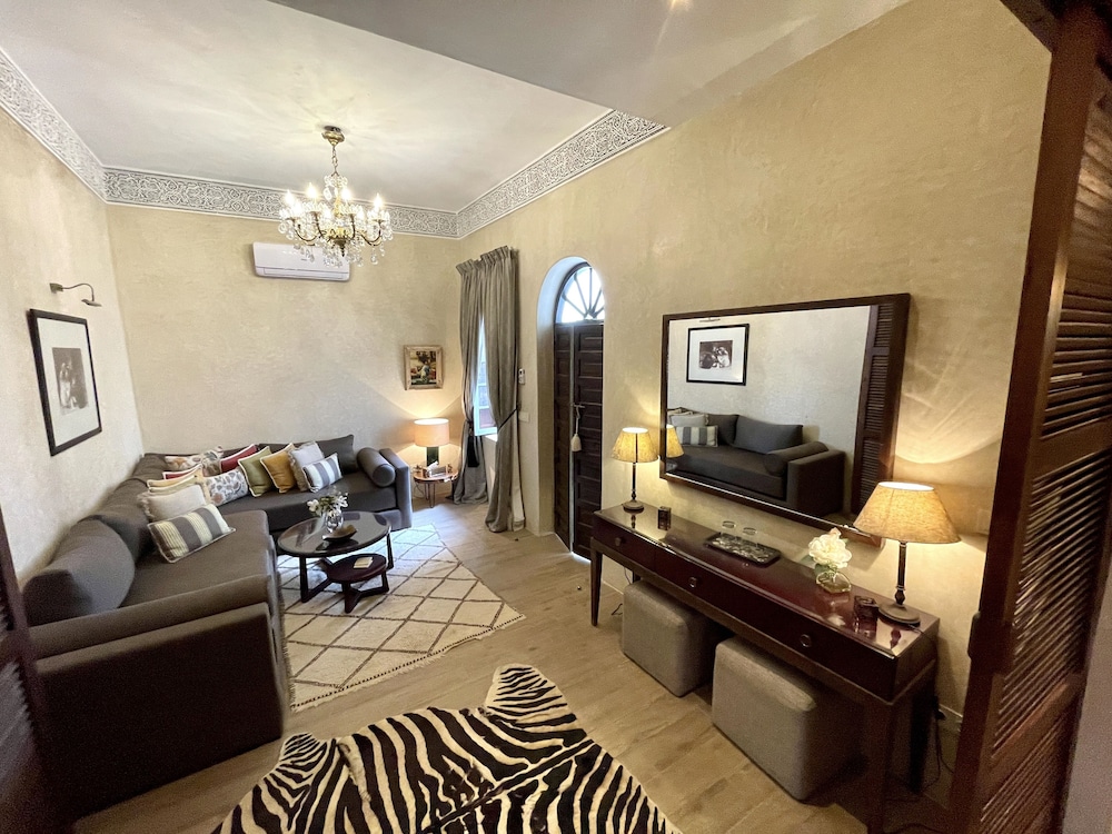 Riad Jona 43/74