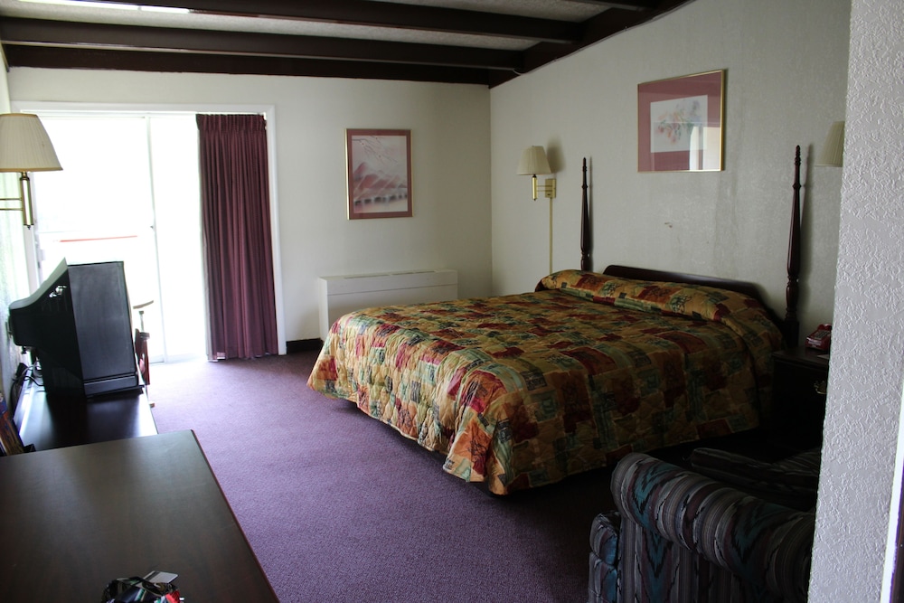 Hometown Inn Staunton VA near Hwy 11 38/50