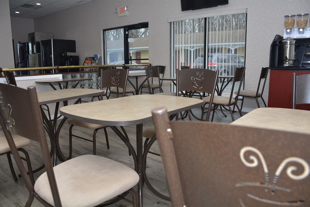 Atlantic Inn and Suites - Wall Township 19/34