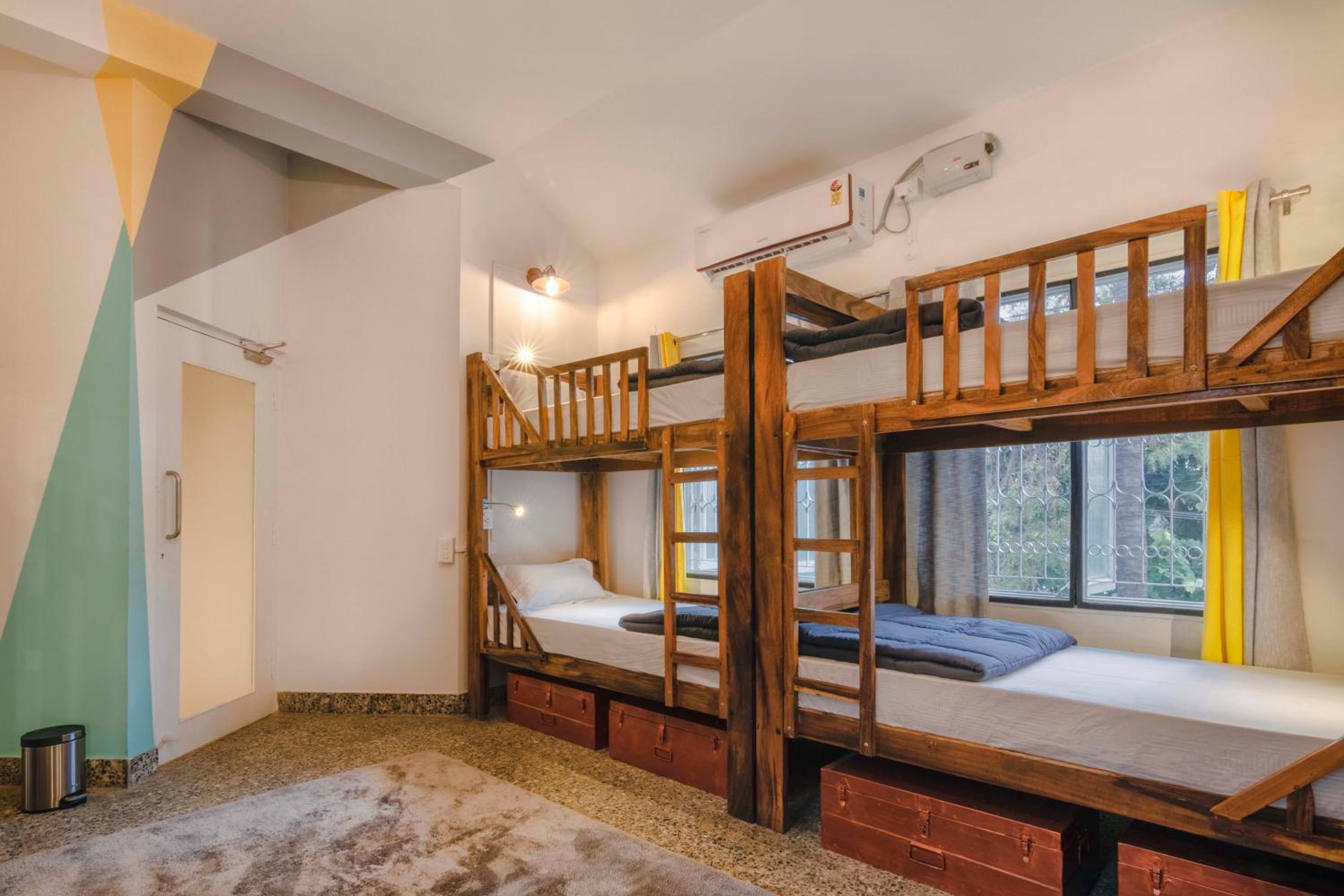 Mixed Dorm, 10 Beds, Shared Bathroom