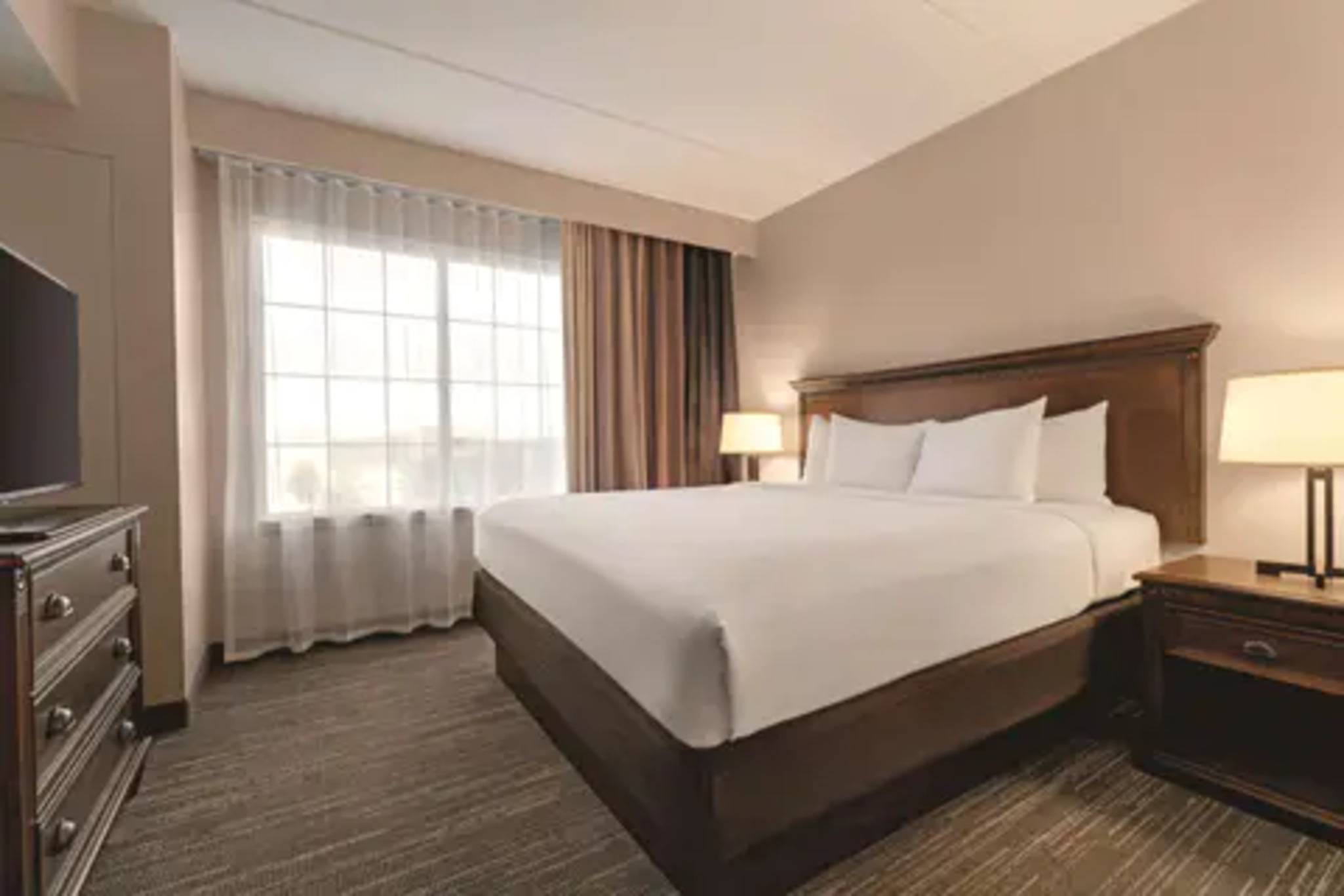 SUITE, KING BED, ACCESSIBLE