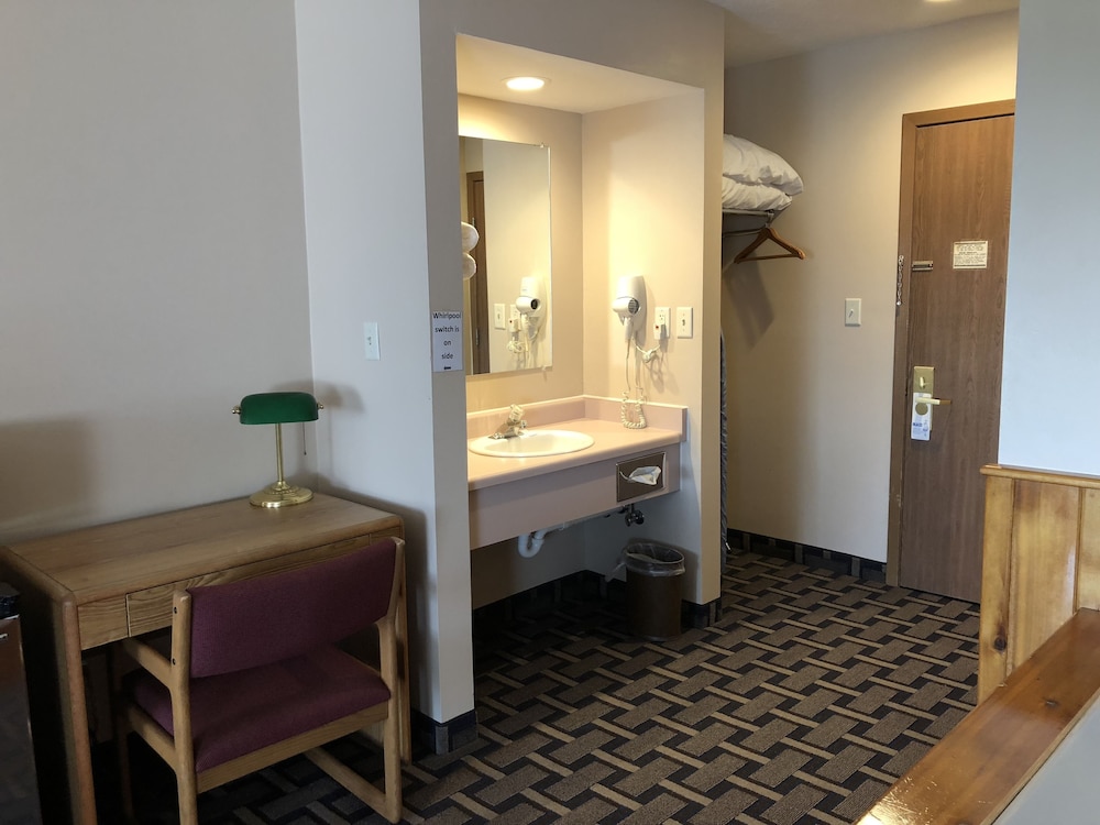 Sky Lodge Inn Suites 31/34