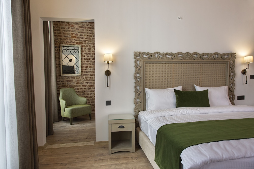FAMILY SUITE, LOFT, BALCONY, BATHTUB