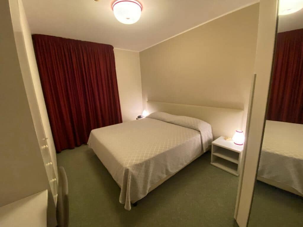 STANDARD, DOUBLE OR TWIN BED