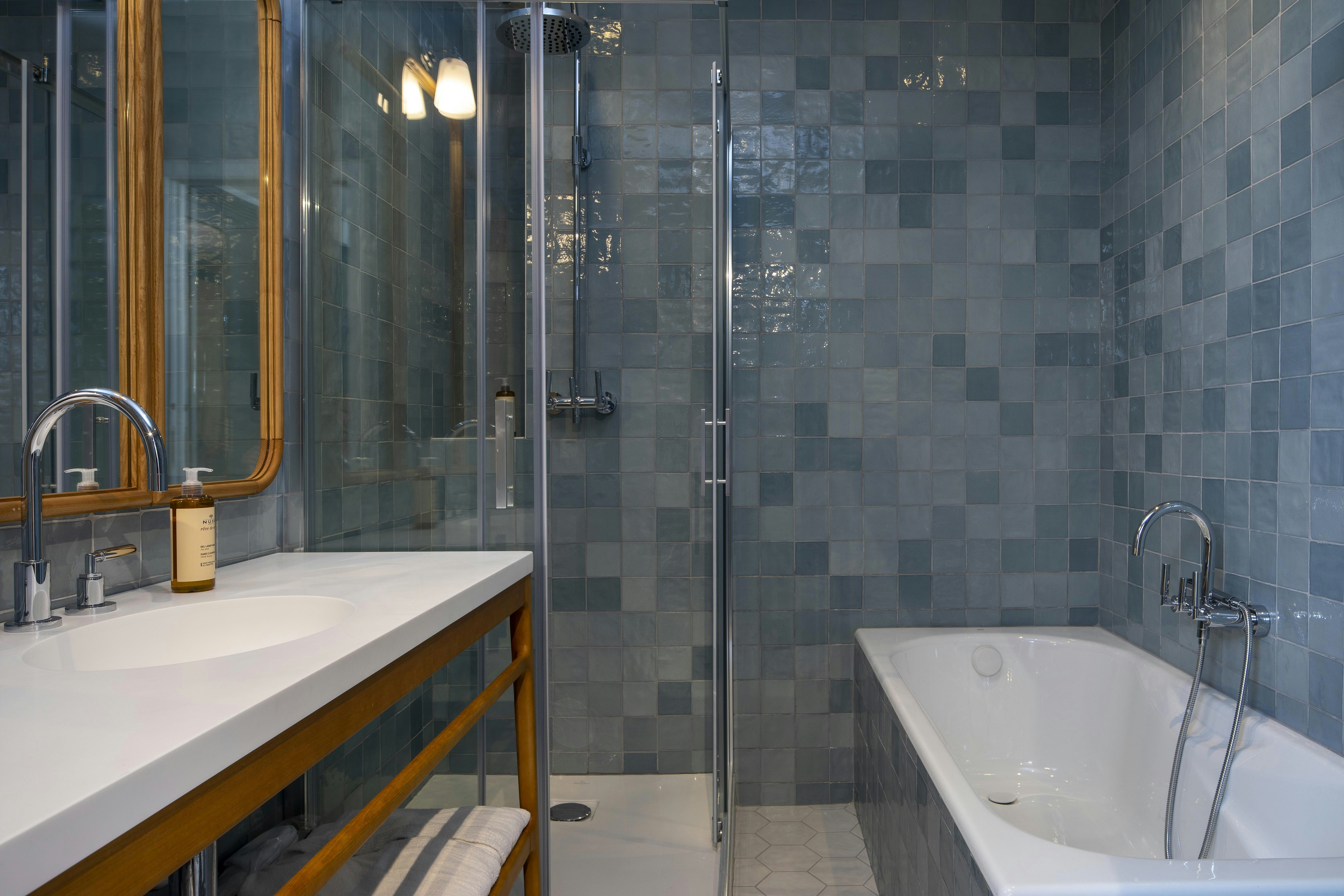 Hotel Louvre Montana 68/73