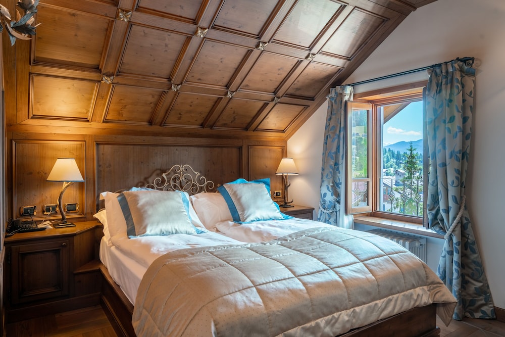 ROOF, LUXURY, DOUBLE BED