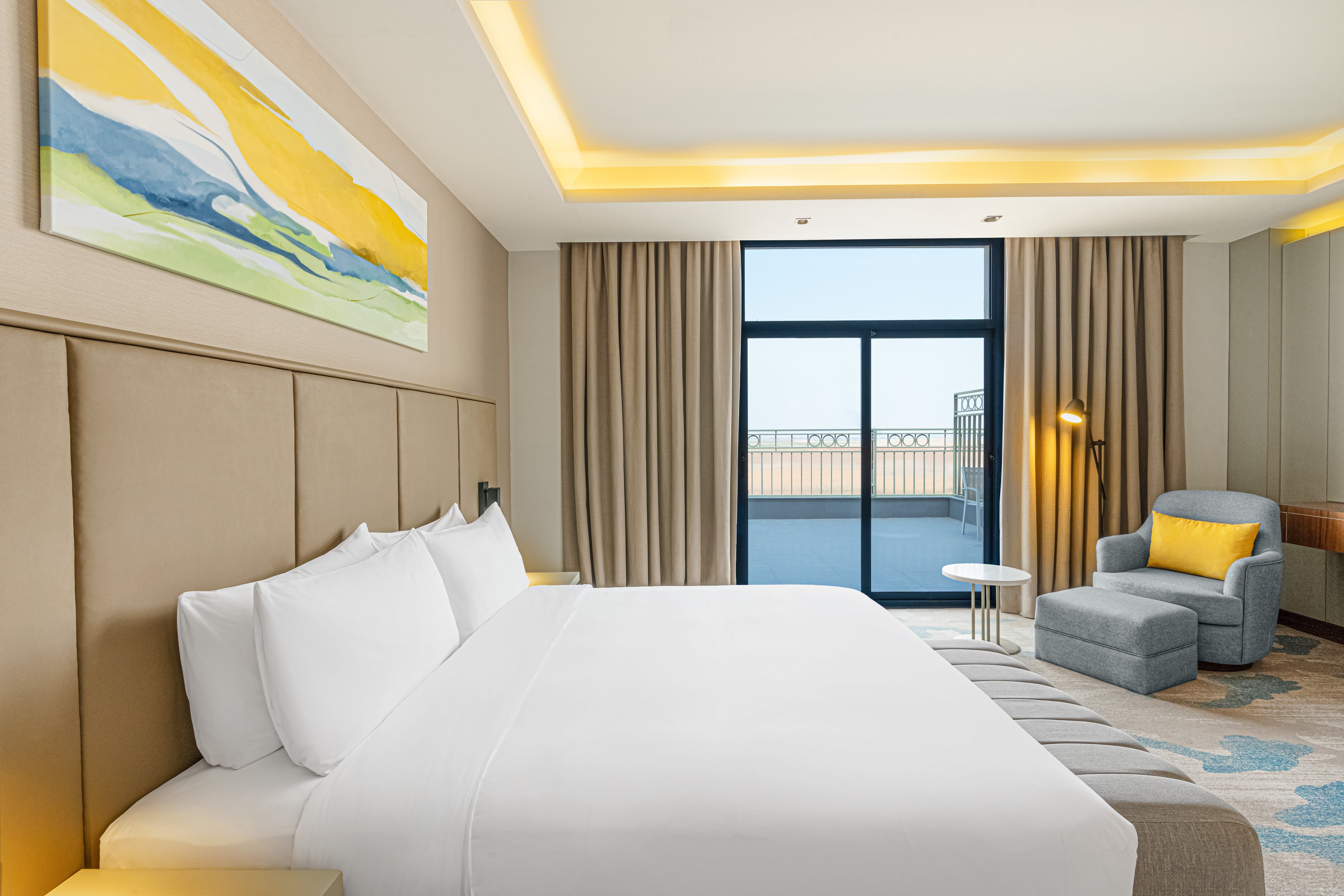 1 BEDROOM, SUITE, BALCONY, KITCHEN