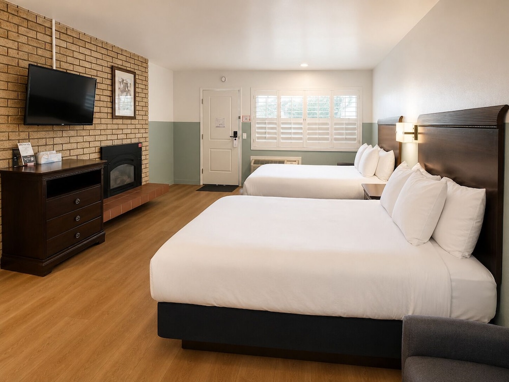 غرفة بسريرين كوين، Stargazer Inn And Suites 2/10