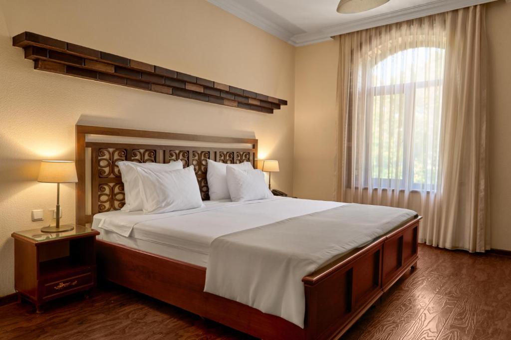 TOP Platan Boutique Hotel 4/10
