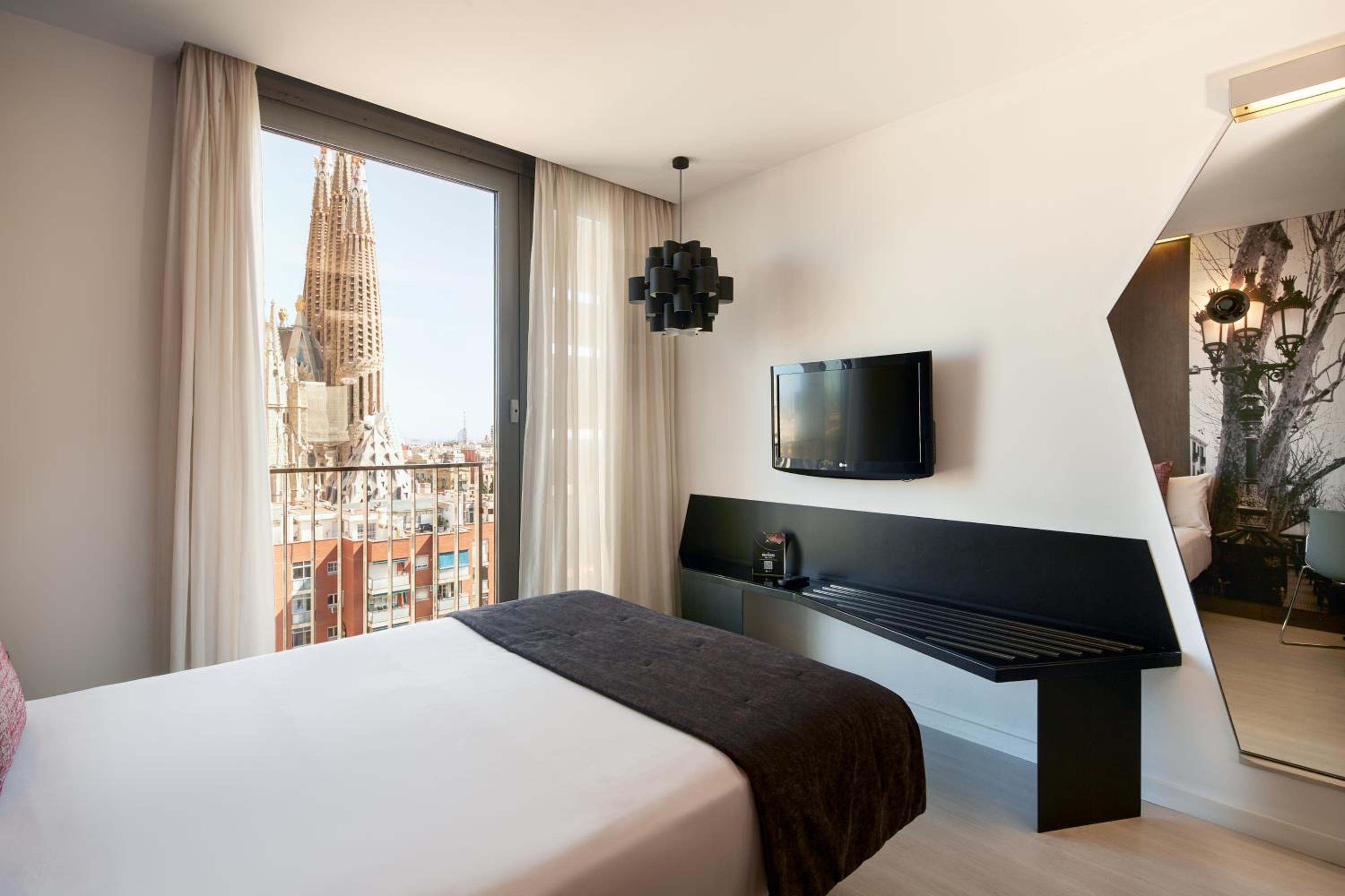 Superior, Double or Twin Bed, City View