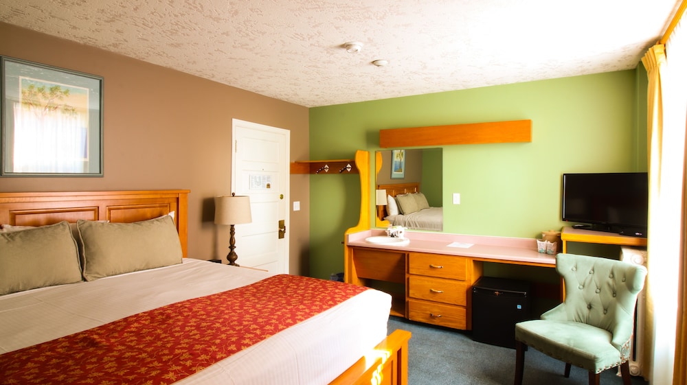 James Bay Inn Hotel Suites Cottage 29/74