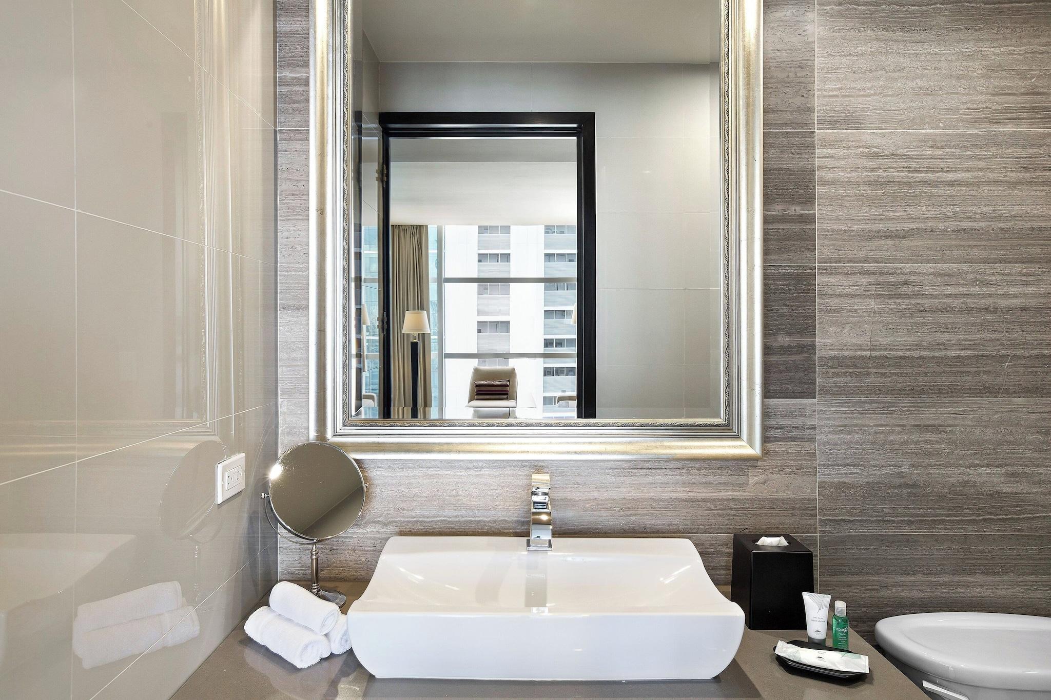 جناح بسرير كينج بإطلالة على البحر، The Westin Panama 3/7