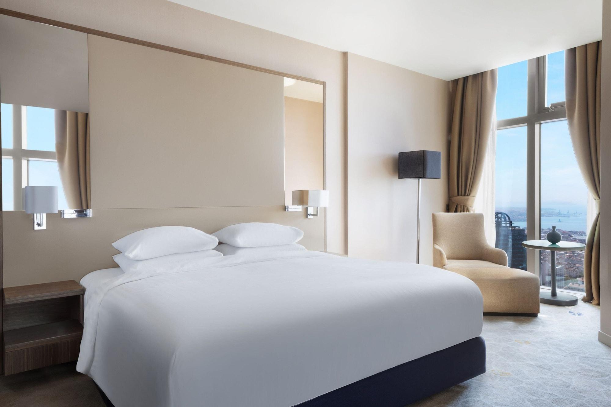 3 Bedrooms, Executive, Suite, Istanbul Marriott Hotel Sisli 4/10