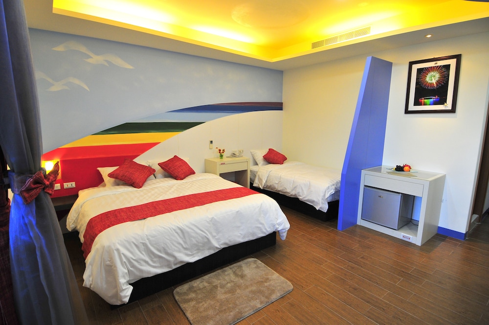 SIGNATURE, TRIPLE, MULTIPLE BEDS, GARDEN VIEW