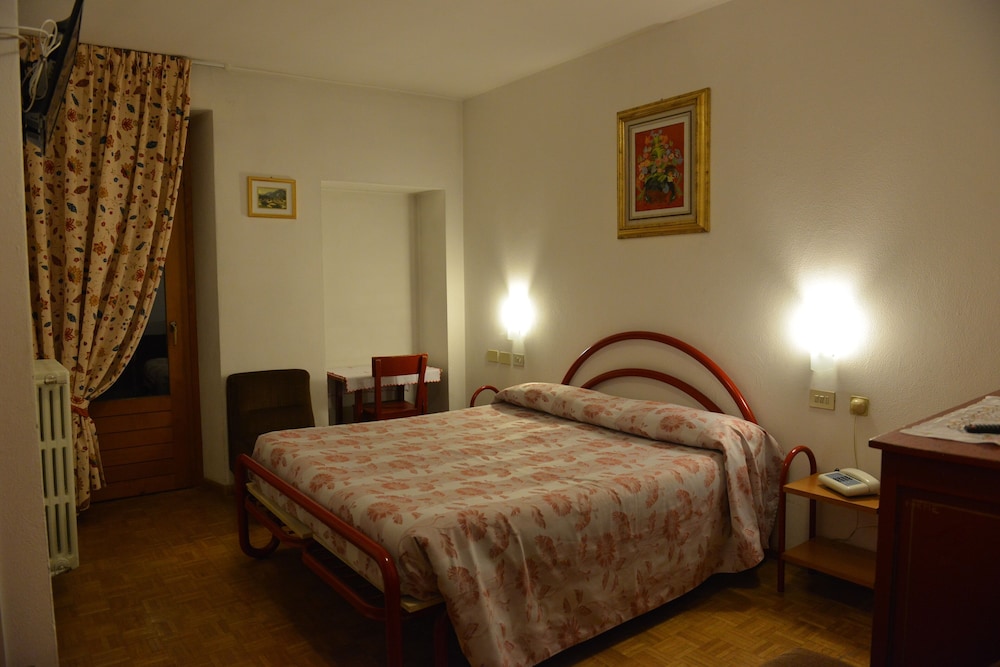 Gufo Hotel Sat Arr Dep Only 8/47