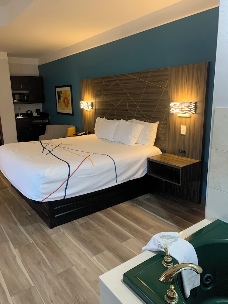 PRESIDENTIAL, SUITE, KING BED