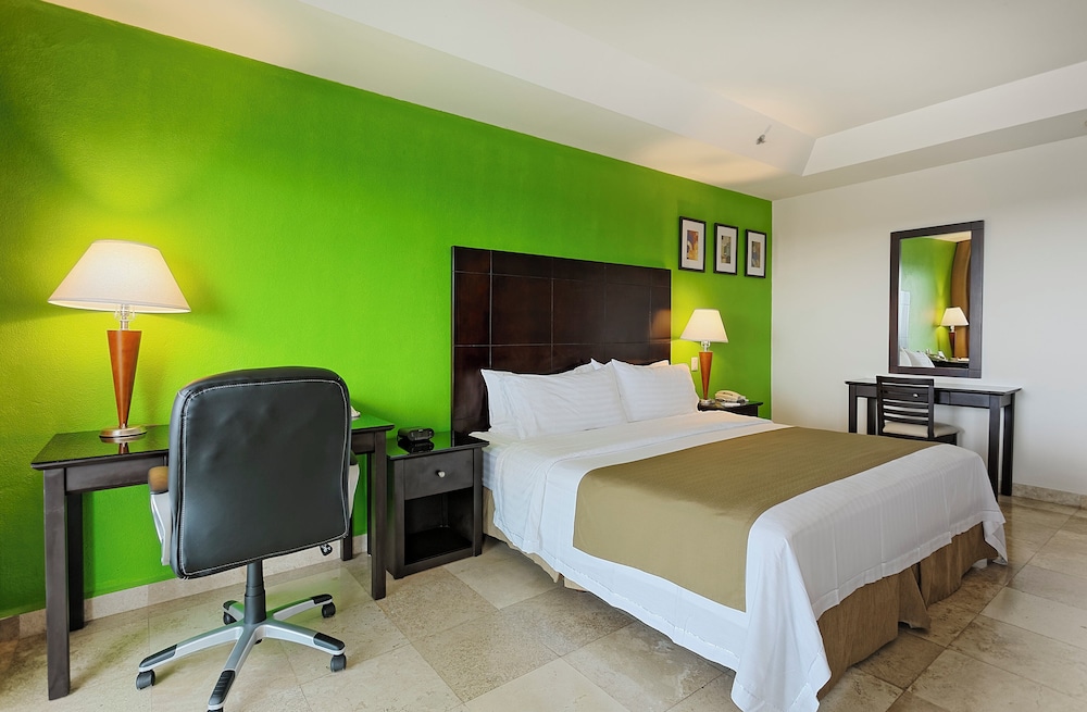 غرفة بريميوم بسرير كينج، HOLIDAY INN CAMPECHE 4/5