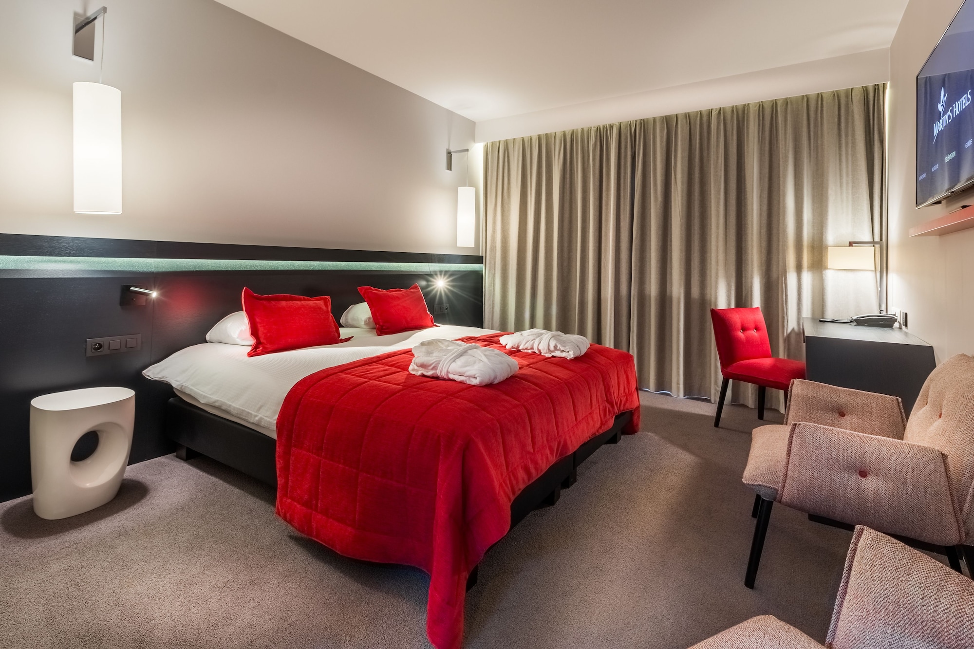 EXECUTIVE, DOUBLE BED