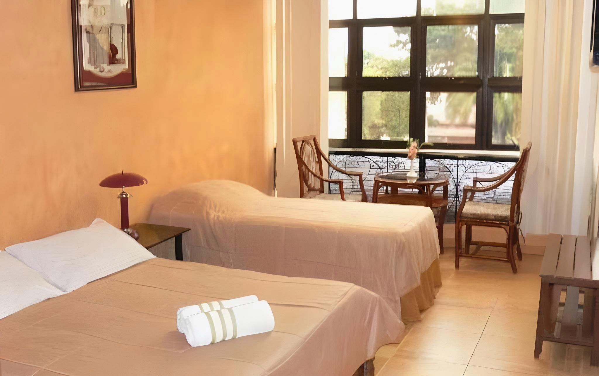 Plaza Maria Luisa Suites Inn 16/38