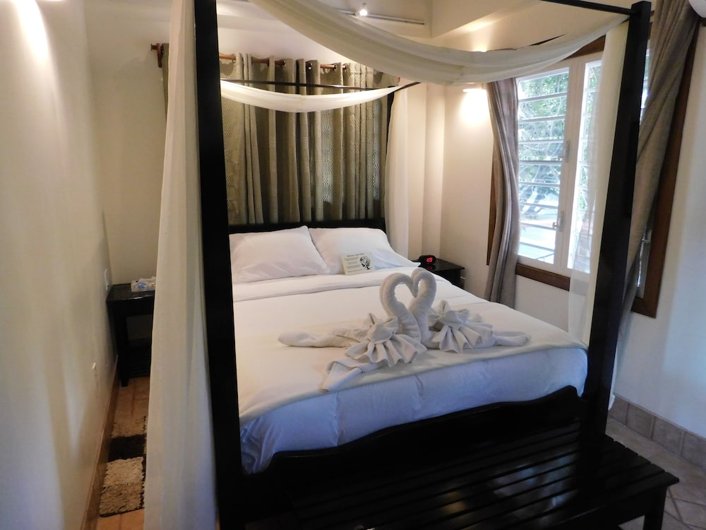 Maya Beach Hotel 22/82