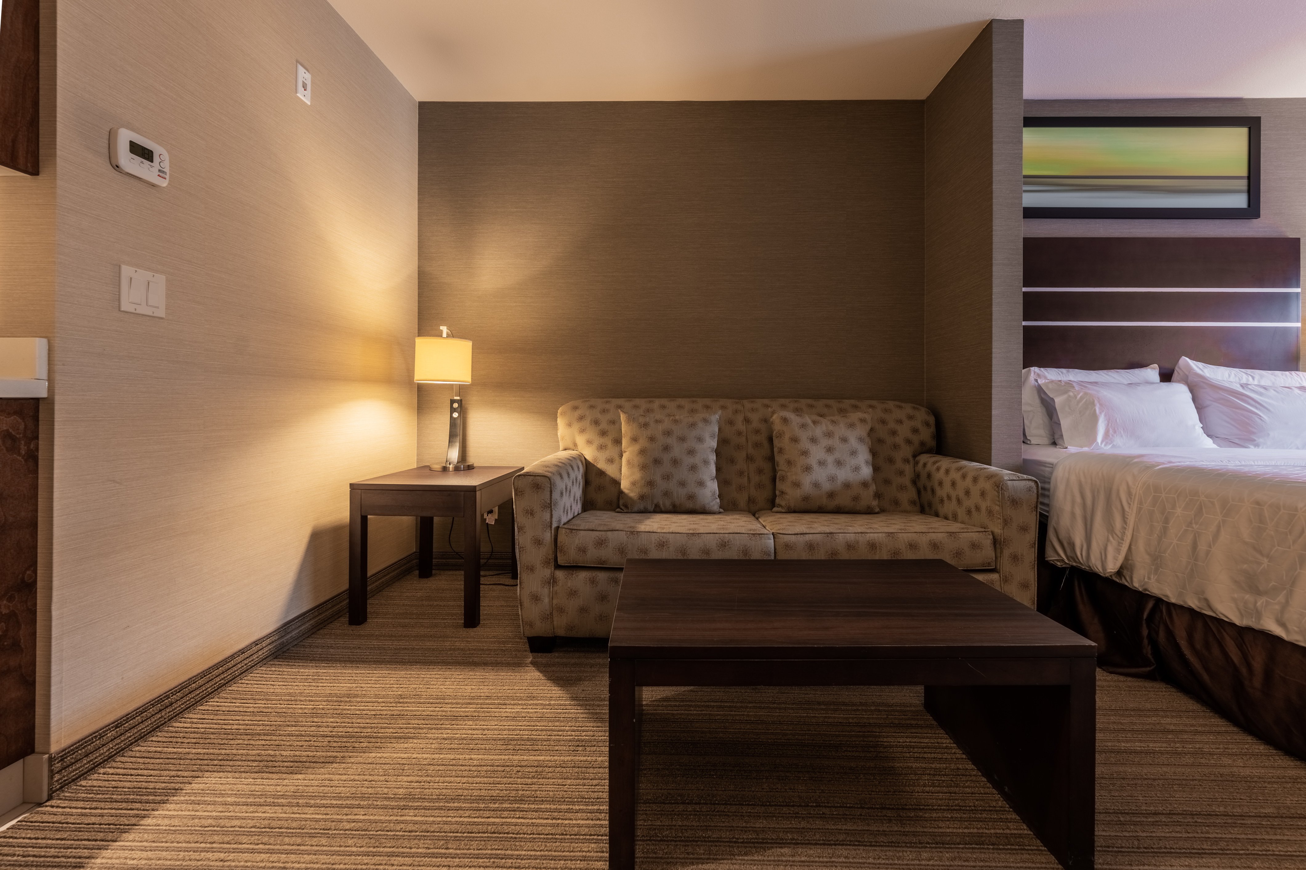 HOLIDAY INN EXPRESS GOLDEN KICKING HORSE 53/75