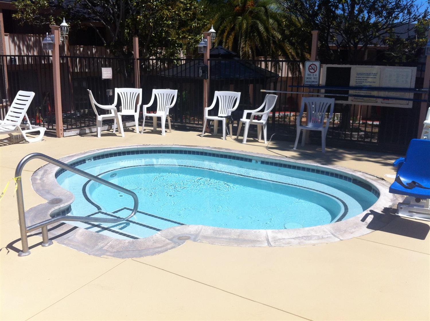 Americas Best Value Presidents Inn On Munras 14/14